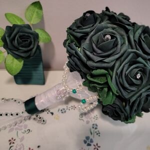 Elegant Green Rose Bouquet with Beads And Rinstones Matching Pocket Boutonniere
